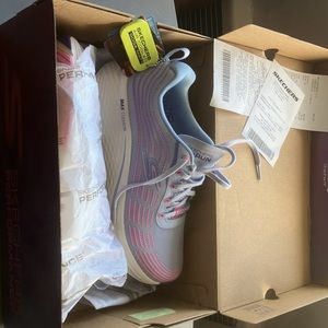 Brand New women Skechers Size 8